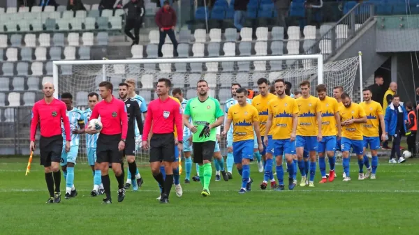 Tudi nogometaši se bodo morali soočiti z nižanjem prejemkov.