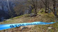 Z modrimi trakovi civilne zaščite so omejili dostop do plezališča v Risniku.