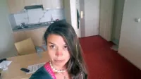 Karin Heuffel bo do 11. aprila v karanteni v  sobi hotela Epic v 
Postojni. 