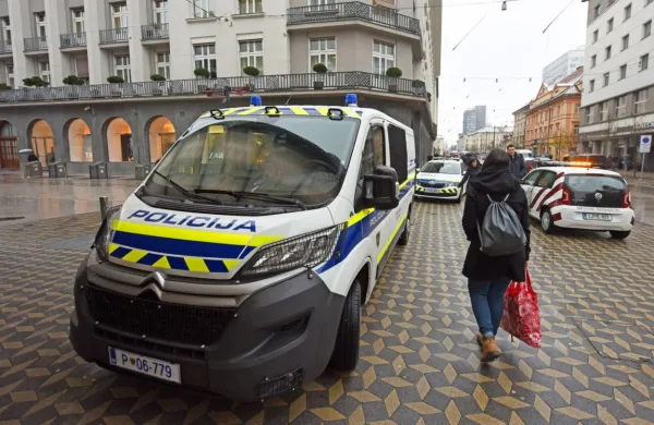 V zakonu za pomoč gospodarstvu in gospodinjstvom sta se 
pojavila dva člena, ki večata policijska pooblastila in povzročata 
nelagodje v delu družbe. 