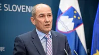 Nekateri ukrepi bi se lahko  po Janševi napovedi postopoma 
odpravili še pred koncem maja, nekateri mogoče tudi proti koncu 
tega meseca. 