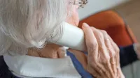 ČvekiFON deluje vsak dan med 8. in 20. uro, klic je brezplačen, za 
klepet pa naj starejši pokličejo na telefonsko številko 080 38 07.