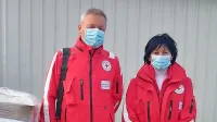 Sekretar izolskega Rdečega križa  Bojan Lisjak  s sodelavko Branko 
Požar