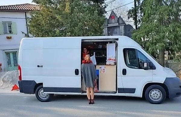 V komenski občini lahko občani od prejšnjega tedna nakupujejo v 
potujoči trgovini.