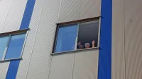 Zalka Radikovič  (desno) in Alenka Vitlov sta med tistimi, ki so se 
sami odločili svoje bivanje v hotelski karanteni preventivno 
podaljšati.