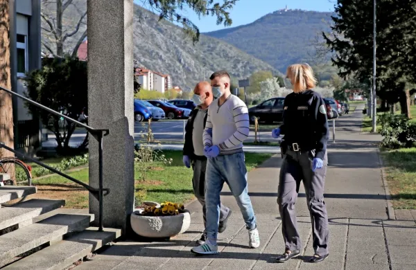 Zakaj je brez besed hladnokrvno umoril domačina, bo obtoženi 
Jasmin Suljić lahko povedal maja na sodišču, ko se bo začelo 
sojenje.