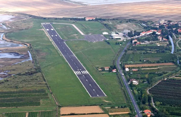 

V zraku je te dni le malo dogajanja, so pa v družbi Aerodrom 
Portorož veseli protipoplavne študije, s katero bodo bliže želenemu  podaljšanju steze.