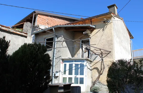 Stara hiša Slejkovih ni več primerna za bivanje.