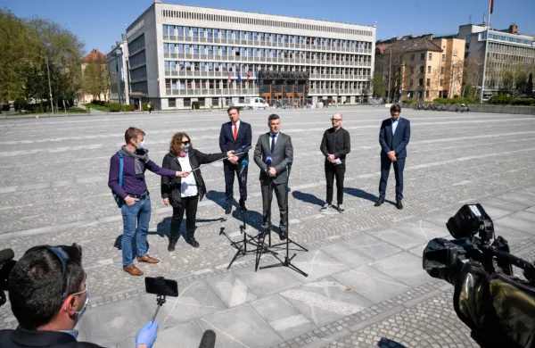 Na vladno pismo Svetu Evrope so se ostro odzvali v opozicijskih 
LMŠ, SD, SAB in Levica. 