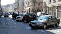 Karabinjerji so samo v Trstu včeraj izrekli 63 kazni ljudem, ki so 
kršili karanteno.