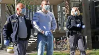 Zakaj je brez besed hladnokrvno umoril domačina, bo Jasmin 
Suljić (v sredini) lahko povedal maja na začetku sojenja.