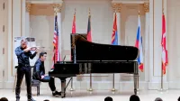 Violinist Aleš Lavrenčič je nastopil v eni najuglednejših  koncertnih 
dvoran na svetu, newyorški Carnegie Hall, kjer ga je  spremljal 
izvrsten filipinski pianist Carlos Avila.  