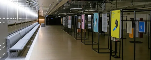 Kulturna prizorišča so izpraznjena, hodniki samevajo in čakajo 
boljših časov. Kot mi vsi.