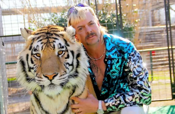 Joe Exotic je z Netflixovo dokumentarno serijo Tiger King vendarle 
dočakal svetovno slavo.