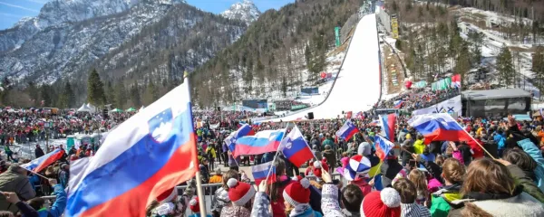 Preloženo svetovno prvenstvo v smučarskih poletih bo Planica 
predvidoma gostila decembra, ko naj bi se pod Poncami spet 
zgodil športni praznik. 