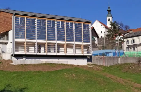 Posočje je bogatejše za mnogo lepih objektov, kakršen je tudi 
večnamenski pri šoli na Šentviški Gori.