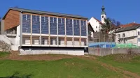 Posočje je bogatejše za mnogo lepih objektov, kakršen je tudi 
večnamenski pri šoli na Šentviški Gori.