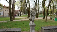 Občina išče izvajalca prve faze prenove  parka pred dvorcem 
Lanthieri. 