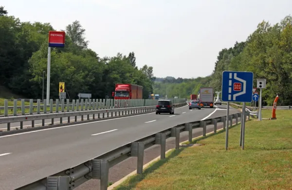 Če ne bo zapletov z izborom izvajalca, bodo avgusta začeli 
obnavljati vipavsko hitro cesto med Selom in priključkom Vogrsko. 