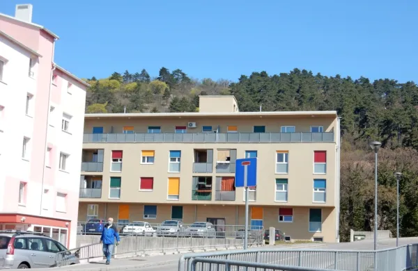 Tudi v sežanski občini so začeli preverjati, kateri najemniki 
neprofitnih stanovanj izpolnjujejo pogoje za neprofitni najem. 