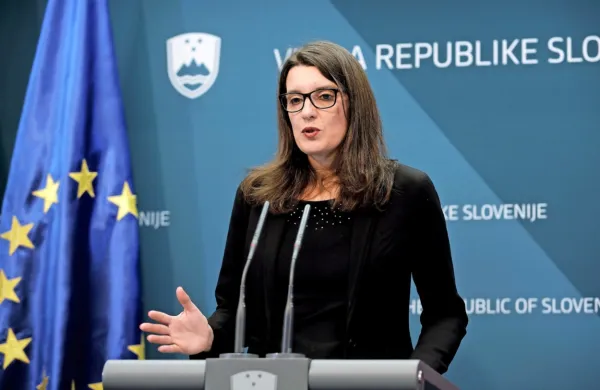 Ministrica za izobraževanje Simona Kustec