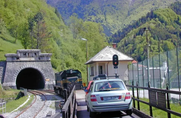 Kablovod  skozi bohinjski predor bo povezal sosedni omrežji in 
zagotovil zanesljivo preskrbo z elektriko.