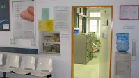 Skupaj, kot so sedeli v čakalnicah  pacienti  do  epidemije, poslej 
zaradi varnosti in ogrožanja virusa ne bo več dovoljeno.   