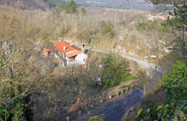  Prebivalci Betanje od danes do konca oktobra za odhod v službo in 
po opravkih ne bodo mogli uporabljati ceste iz Matavuna, saj bo ta 
pol leta popolnoma zaprta