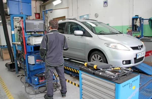 Od danes je mogoče  opraviti tudi tehnični pregled motornega 
vozila, vendar pa se s tem ne mudi, saj so prometna dovoljenja 
podaljšana do 16. junija.