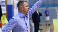  Teddy Delač je doma iz  Kastava nad Reko. V obeh sezonah vodenja 
sežanskih košarkarjev se je z ekipo uvrščal  tik pod vrhom druge 
SKL.