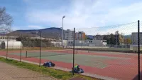 Na pomožnih teniških igriščih v športnem parku  bodo predvidoma 
konec maja začeli graditi pokriti bazen. 