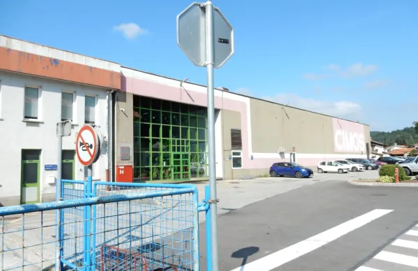 Proizvodnja v senožeški tovarni bo predvidoma postopno znova 
stekla 4. maja. 