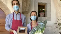Andrej Stancich in mama Ivana Venier z biodinamične izletniške 
kmetije Pri Kamnarjevih v Volčjem Gradu na Komenskem prisegata na domače, ekološke sestavine in na  veganske in vegetarijanske jedi.