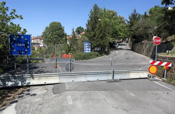 Pred dnevi so koprski kriminalisti na nekdanjem mejnem prehodu 
Barbara ustavili Italijana, ki sta se  z mopedom in zalogo prepovedanih drog že vračala proti domu. 