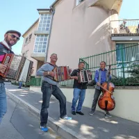 Harmonikarji razveselili stanovalce izolskega doma upokojencev