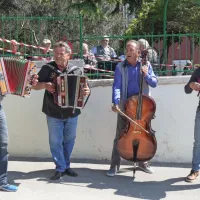 Harmonikarji razveselili stanovalce izolskega doma upokojencev