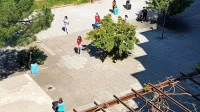 Dijaki so ob  vstopu v Dijaški dom Izola upoštevali varnostno 
razdaljo in imeli zaščitne maske.   