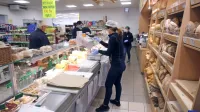 “Kot narod smo minuli mesec že dokazali, da nedeljsko obiskovanje trgovin ni nujno potrebno, ampak ravno obratno,” 
poudarja Sindikat delavcev trgovine Slovenije. 