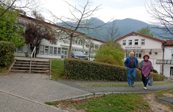 V Zdravstvenem domu Tolmin opažajo, da se zdravstveno stanje predvsem kroničnih bolnikov  slabša. 
Pozivajo jih, naj se naročijo na pregled. 