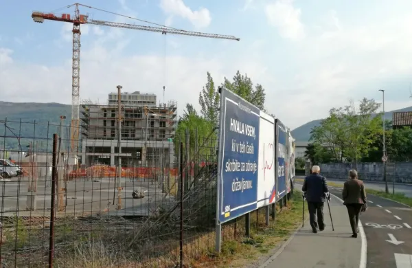 Ob Cedri na Majskih poljanah pospešeno raste tudi stolpnica Tisa, 
v kateri je prodanih že okrog 40 od 73 stanovanj.