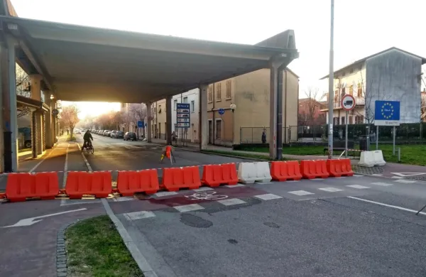 Miklavič in Ziberna predlagata, naj vlada dovoli odprtje maloobmejnega prehoda med mestoma, 
denimo na Erjavčevi ulici. Za zdaj brez uspeha. 