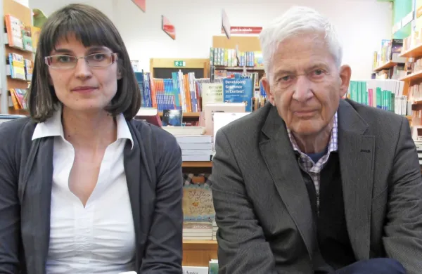 Prevajalka Mita Gustinčič Pahor in in pisatelj Per Olov Enquist v 
koprski knjigarni Dom knjige aprila 2011 med pisateljevim gostovanjem na festivalu Fabula.