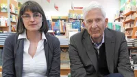 Prevajalka Mita Gustinčič Pahor in in pisatelj Per Olov Enquist v 
koprski knjigarni Dom knjige aprila 2011 med pisateljevim gostovanjem na festivalu Fabula.