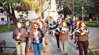 Pihalni orkester Izola bo letos po domači občini odzvanjal iz zvočnikov gasilskega avtomobila. 