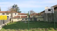 Epidemija koronavirusa je osmim zapornikom iz solkanskega 
“žabjega kraja” nepričakovano prinesla začasno prostost. 