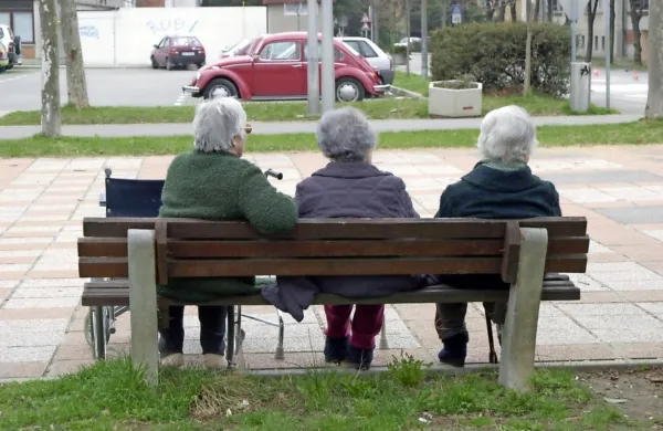 Upokojencem z najnižjo pokojnino (do 500 evrov) pripada enkratna pomoč v višini 300 evrov.
