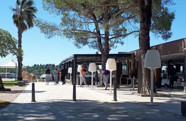  V portoroškem Cacau so se na današnje odprtje pripravili, 
“poskusno” so bili odprti že minuli praznični konec tedna, prvi 
večji naval pa pričakujejo prihodnji konec tedna.
