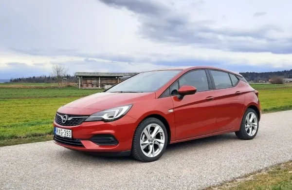 Opel je astri namenil zadnjo resno prenovo, preden čez dve do tri 
leta na trg pripelje povsem nova generacija. A kljub starosti ta avto 
še vedno ostaja zelo priljubljen med kupci.