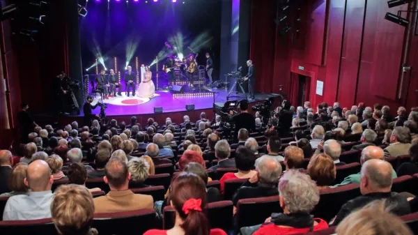 Združeni kulturniki so včeraj med drugim opozorili, da vsak 
kulturni dogodek  pomnoži vloženi evro, saj ima enega največjih 
gospodarskih multiplikativnih učinkov.   