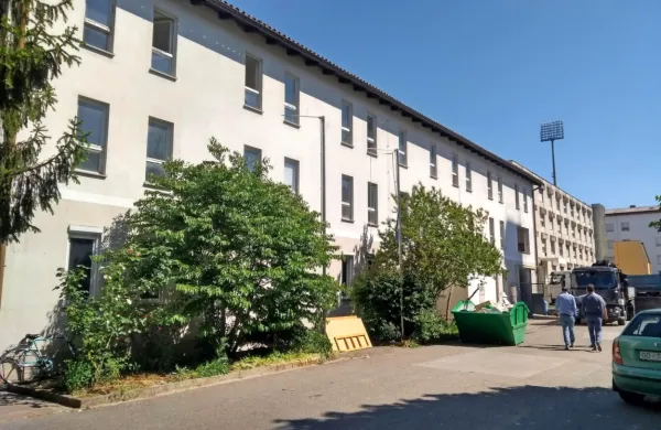 V teh dneh so začeli pripravljalna dela, skupnostni center bo nared 
marca prihodnje leto. 